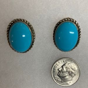 Woman’s Turquoise earrings